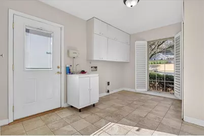 561 Bridgewater Drive, Atlanta, GA 30328 - Photo 19