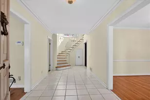 561 Bridgewater Dr, Atlanta, GA 30328 - Photo 7