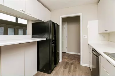 2536 Lakeshore Drive NE, Conyers, GA 30012 - Photo 9