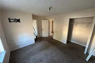 366 N Beach Ct, Riverdale, GA 30274 - Photo 5