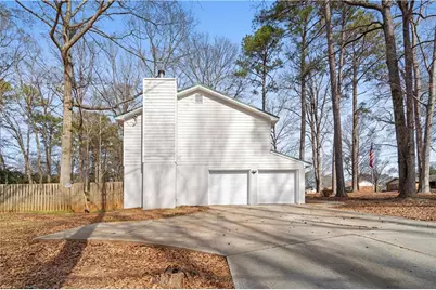 3905 Hunters Chase SW, Conyers, GA 30094 - Photo 3