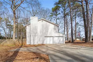 3905 Hunters Chase SW, Conyers, GA 30094 - Photo 3