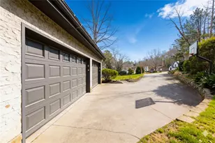 93 Skyland Dr, Roswell, GA 30075 - Photo 5