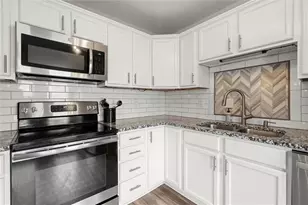 8933 Carroll Manor Dr, Atlanta, GA 30350 - Photo 13