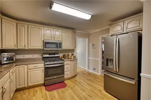 483 Villa Dr SW, Lilburn, GA 30047 - Photo 15