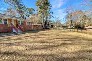 1367 Oakview Cir, Forest Park, GA 30297 - Photo 7