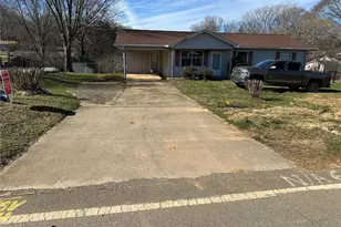 2741 Fran Mar Dr, Gainesville, GA 30506 - Photo 1