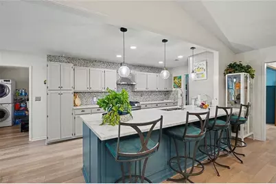 8671 Twin Oaks Drive, Jonesboro, GA 30236 - Photo 9