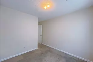 6334 Hickory Ln Cir, Union City, GA 30291 - Photo 11