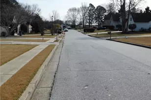 1570 Hill Crossing Ct, Grayson, GA 30017 - Photo 3