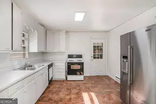 4849 Kenilworth Dr, Stone Mountain, GA 30083 - Photo 9