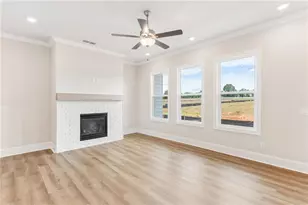 1028 Eastman Ct, Hoschton, GA 30548 - Photo 3