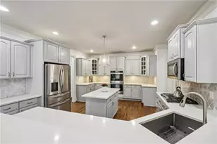 654 Windsor Pkwy, Sandy Springs, GA 30342 - Photo 17