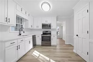 653 Parkcrest Pl NE, Marietta, GA 30068 - Photo 5