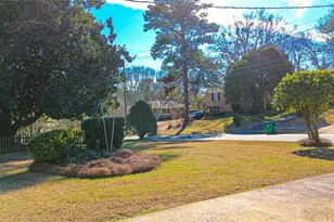 2162 Holly Hill Dr, Decatur, GA 30032 - Photo 9