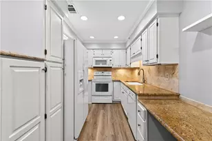 27405 Plantation Dr NE, Atlanta, GA 30324 - Photo 17