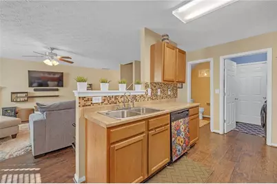 642 Lakes Circle, Lithonia, GA 30058 - Photo 11