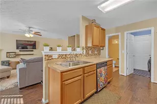 642 Lakes Cir, Lithonia, GA 30058 - Photo 11