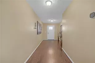 642 Lakes Cir, Lithonia, GA 30058 - Photo 5