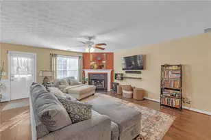 642 Lakes Cir, Lithonia, GA 30058 - Photo 7