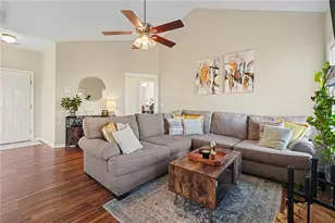 310 Turtle Pointe Dr, Carrollton, GA 30116 - Photo 5