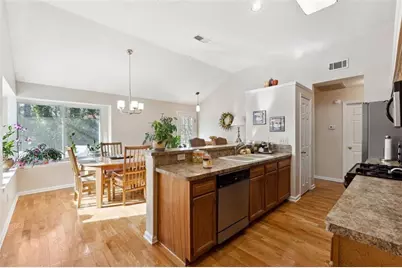 10600 Willow Meadow Circle, Johns Creek, GA 30022 - Photo 5