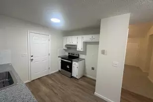 2445 Silverwood Dr, Gainesville, GA 30507 - Photo 3