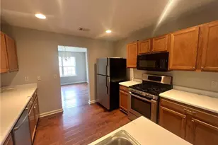 1785 Campbell Ives Dr, Lawrenceville, GA 30045 - Photo 5