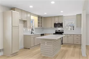 2347 Greenway Dr, Decatur, GA 30035 - Photo 9