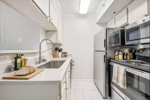 795 Hammond Dr, Atlanta, GA 30328 - Photo 3