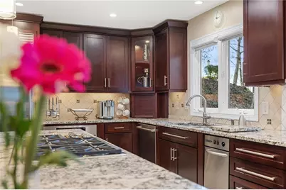 1095 Edgewater Drive, Sandy Springs, GA 30328 - Photo 25