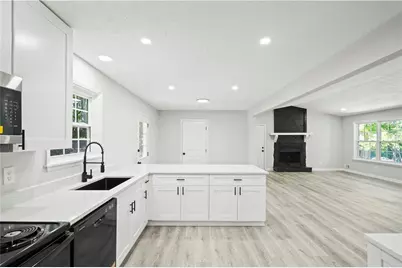 7508 Asbury Manor Drive, Lithonia, GA 30058 - Photo 11