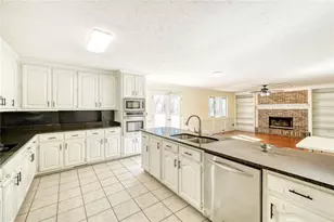 1522 Catherine Ct, Suwanee, GA 30024 - Photo 9