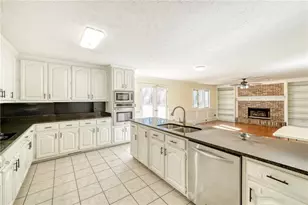 1522 Catherine Ct, Suwanee, GA 30024 - Photo 7