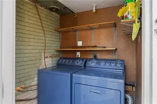 136 Peachtree Memorial Dr NW, Atlanta, GA 30309 - Photo 13