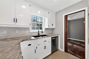 204 Queensbury Ct, Acworth, GA 30102 - Photo 9