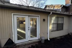 871 Brandy Oaks Ln, Stone Mountain, GA 30088 - Photo 3