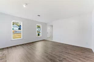 922 Fox Valley Ct, Stone Mountain, GA 30088 - Photo 5