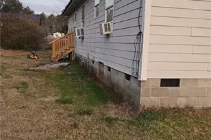 207 Fowler St, Swainsboro, GA 30401 - Photo 3