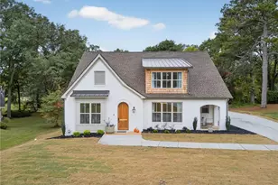 111 Lakeview Dr, Carrollton, GA 30117 - Photo 1