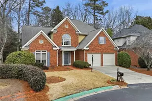 5425 Brookeridge Cir, Dunwoody, GA 30338 - Photo 1