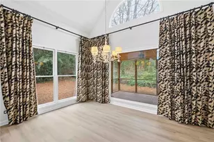 5425 Brookeridge Cir, Dunwoody, GA 30338 - Photo 3