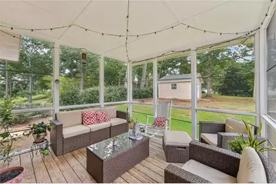 2412 Meadowglen Trail, Snellville, GA 30078 - Photo 43