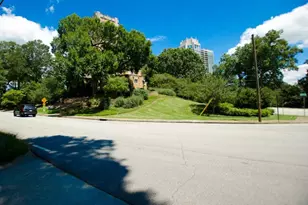 2734 Peachtree Rd NW, Atlanta, GA 30305 - Photo 21