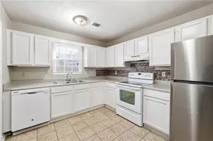 136 Sterling Ct, Alpharetta, GA 30004 - Photo 3