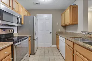 1074 Peachtree Walk NE, Atlanta, GA 30309 - Photo 3