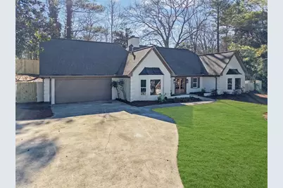 2552 Hollycreek Drive NE, Marietta, GA 30062 - Photo 3