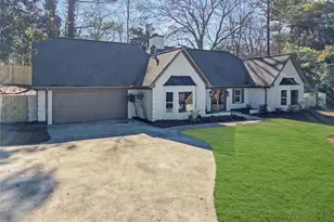 2552 Holly Creek Dr NE, Marietta, GA 30062 - Photo 3