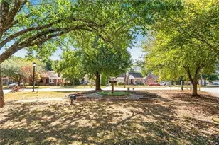 366 Lynnhaven Dr SW, Atlanta, GA 30310 - Photo 1