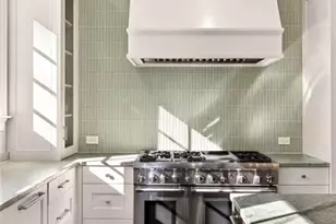 98 Pine Lake Dr, Atlanta, GA 30327 - Photo 9